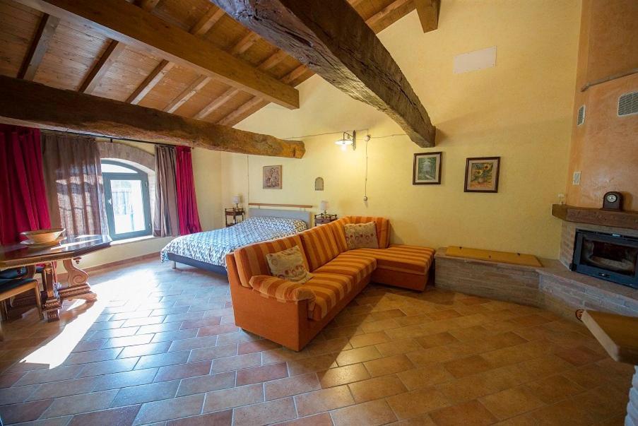 Bed and Breakfast Fattoria Branciana Rossena Экстерьер фото